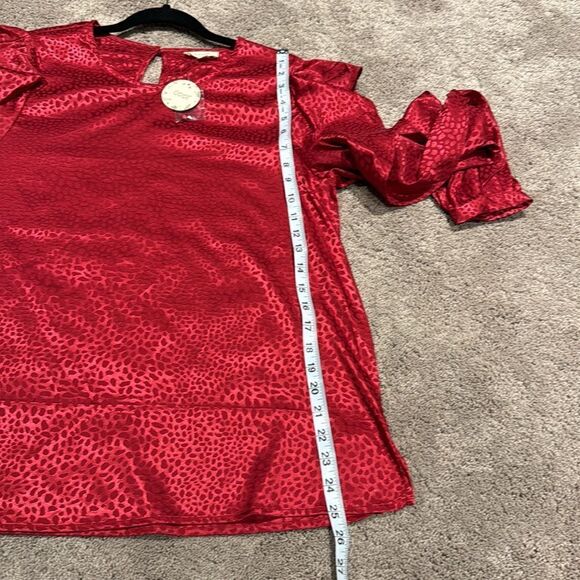 Red leopard silky blouse. Ruffle sleeves. Gorgeous! Size small runs bigger - Picture 9 of 12